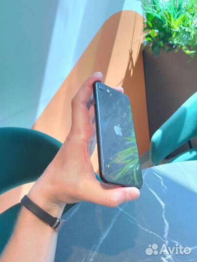 iPhone SE (2022), 128 ГБ