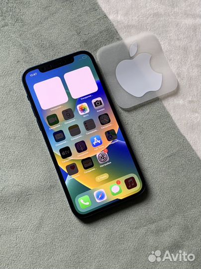 Телефон iPhone 12