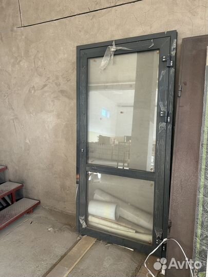 Дверь входная алюминиевая теплая