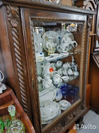 Антикварная витрина