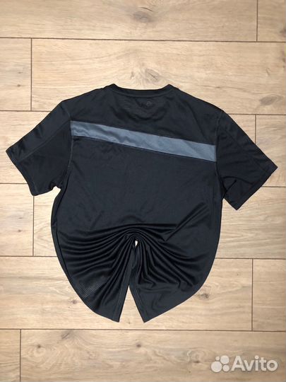 Спотивная футболка reegok