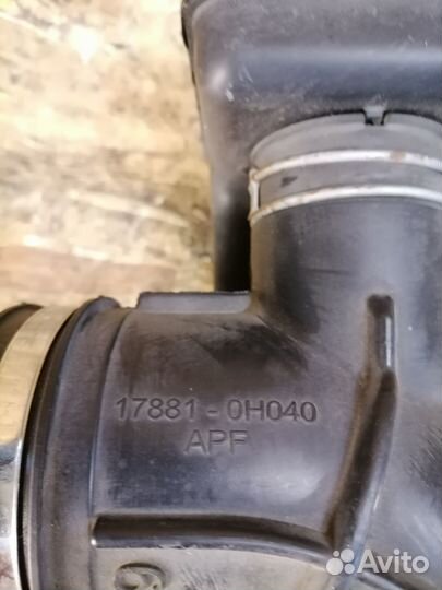 Патрубок дроссельной заслонки Toyota Avensis T25