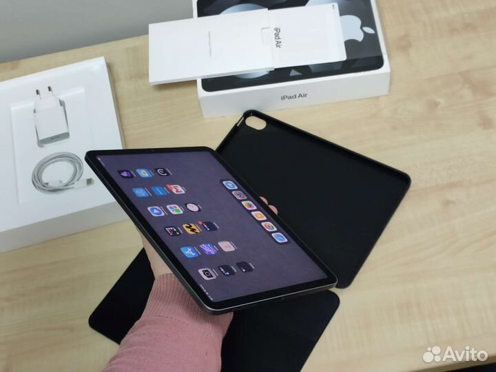 iPad Air 5 2022 M1 + чехол