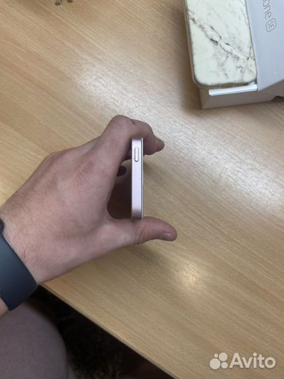 Телефон iPhone SE