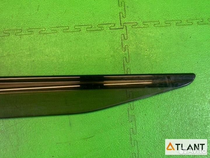 Ветровик задний левый toyota prius