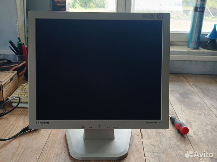 Монитор Samsung 710V A