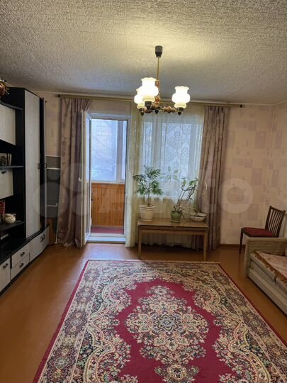 4-к. квартира, 90 м², 1/10 эт.