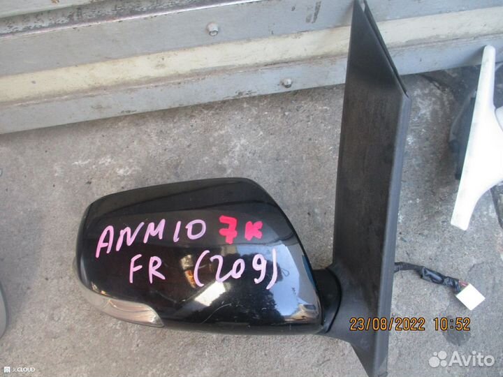 Зеркало на toyota isis ANM10