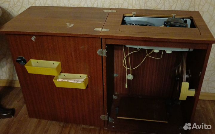 Швейная машина Чайка 142м