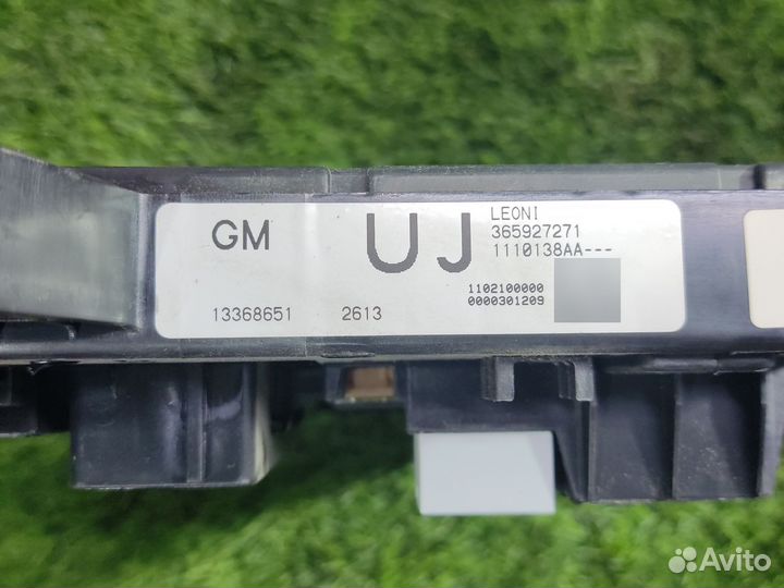 Блок предохранителей задний opel astra J 13368651