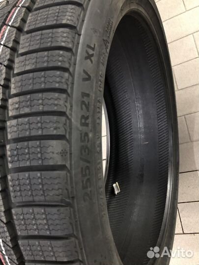 Continental ContiWinterContact TS 860S 255/35 R21 и 285/30 R21