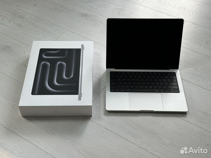 MacBook Pro 14 M3 8/512Gb Silver 12 циклов