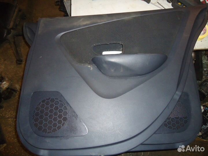 Обшивка двери задней правой (Nissan Almera)