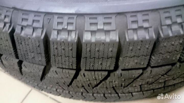 Bridgestone Blizzak VRX 225/55 R17 97S