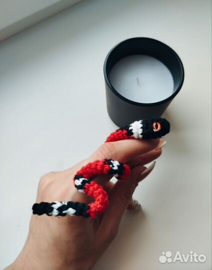 Вязаная змейка брелок/ обвес /подвеска символ года