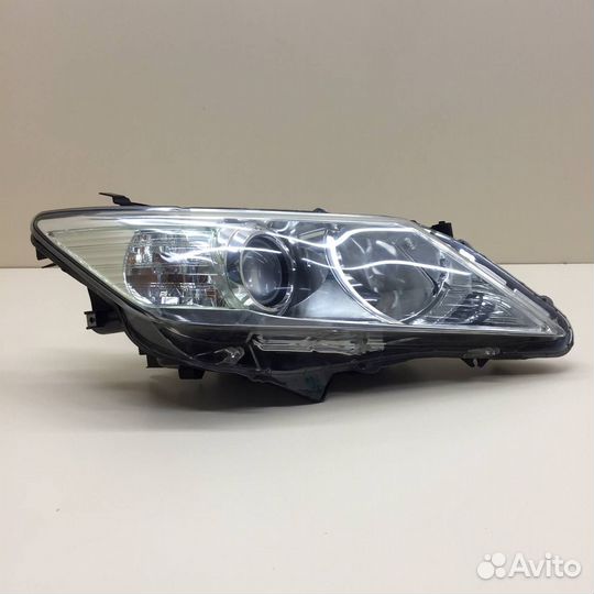 Б/У Б/У Фара правая 8111006A60 toyota