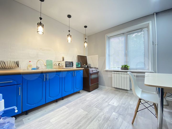 2-к. квартира, 60 м², 1/9 эт.