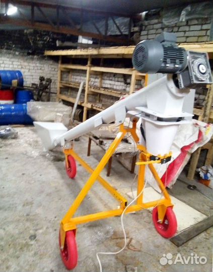 Ленточный фасовочный аппарат для древесного угля