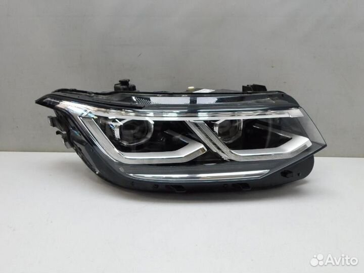 Фара правая Volkswagen Tiguan