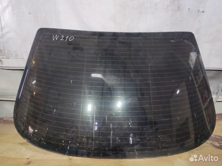Заднее стекло Mercedes-Benz W210