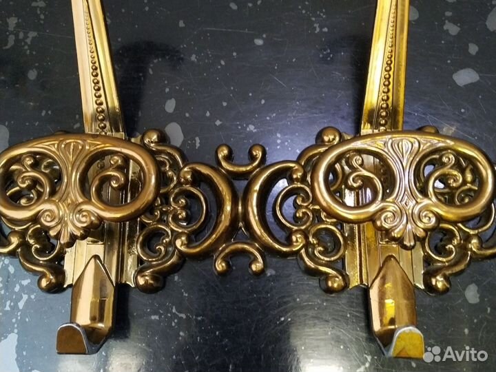 Вешалка настенная металлическая