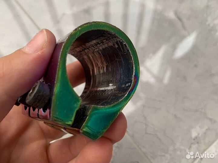 Зажим для трюкового самоката