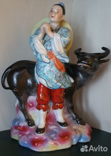Статуэтка Китаец с быком старый Китай фарфор