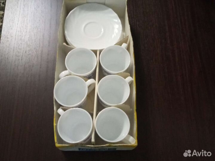 Набор кофейных чашек с блюдцами