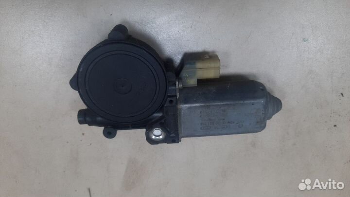 Моторчик стеклоподъемника задний левый