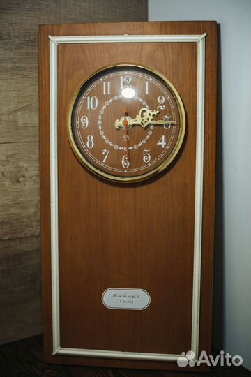 Советские Кварцевые Часы Настенные Янтарь СССР