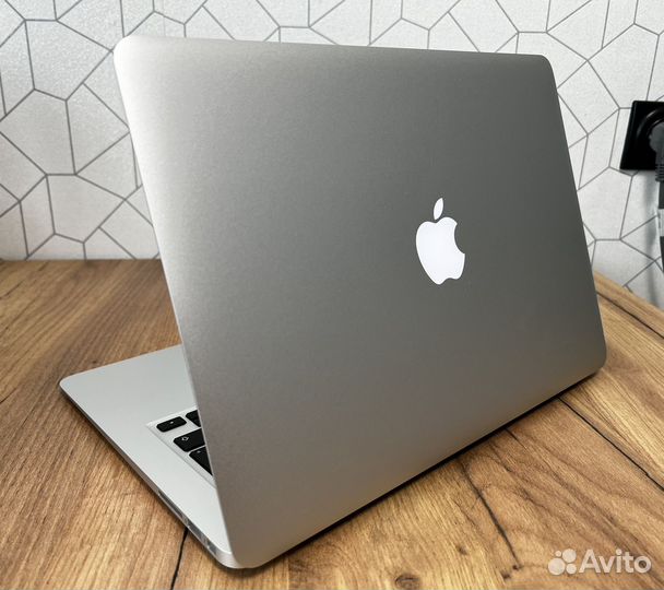 MacBook Air 13 2017 i5/ 8gb/ Идеальный