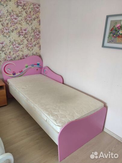 Комплект детской мебели для девочки 