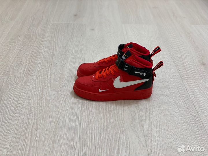 Кроссовки Nike Air Force 1 Mid LV8 Utility Red