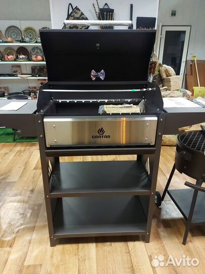 Надежный мангал барбекю с полками и зольником