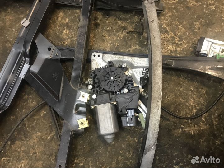 Стеклоподъемник передний левый Audi А4 B5