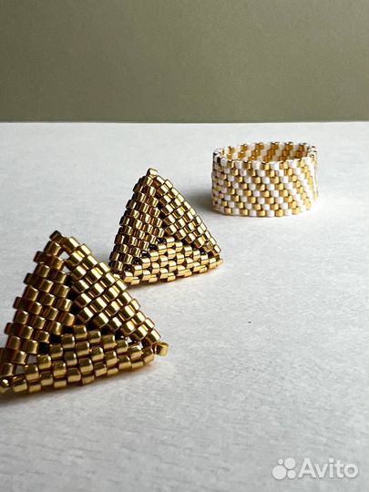 Серьги гвоздики из бисера