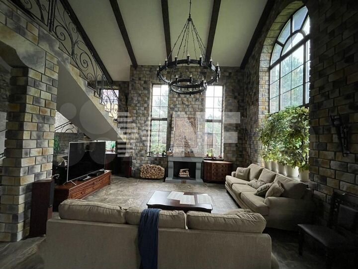 Дом 455 м² на участке 15 сот.