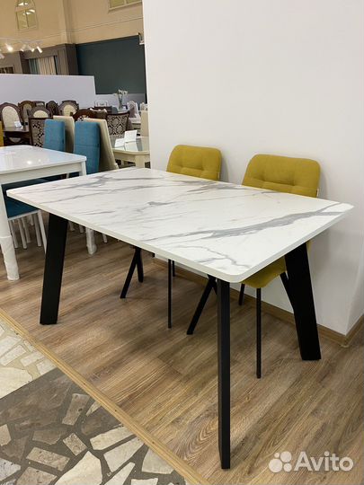 Стол кухонный