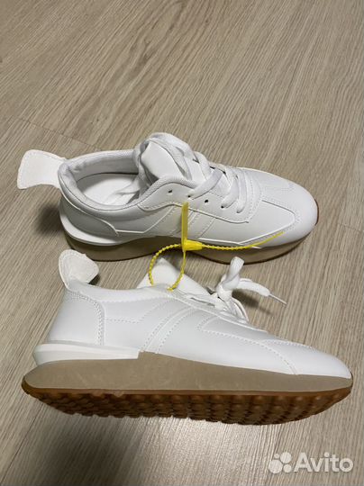 Кроссовки женские новые
