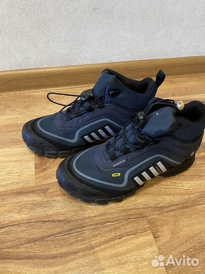 Кроссовки женские утепленные