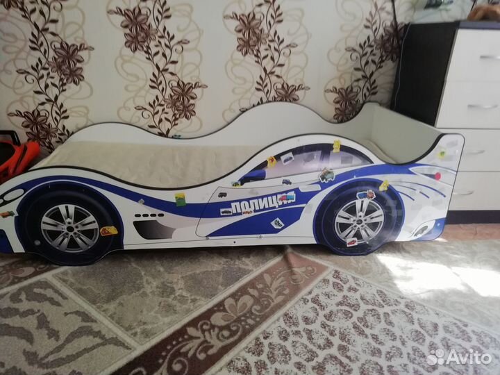 Детская кровать машина