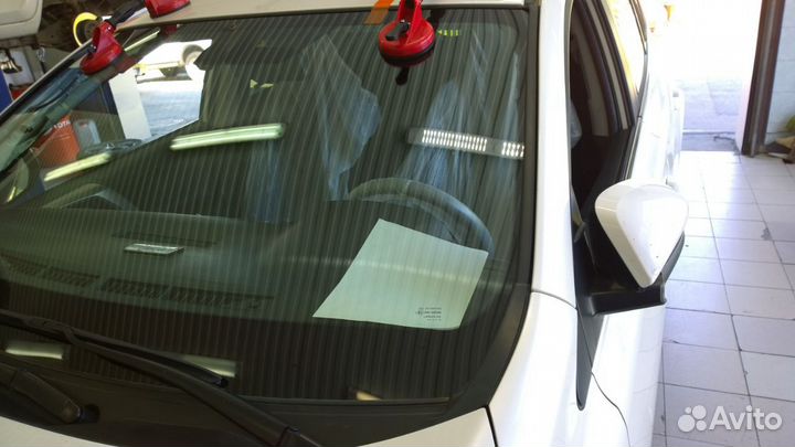 Лобовое стекло toyota RAV-4 с молдингом автостекло