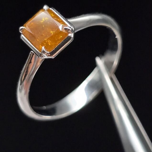 Кольцо 18K радиант 1.15ct MGL фант.цвет