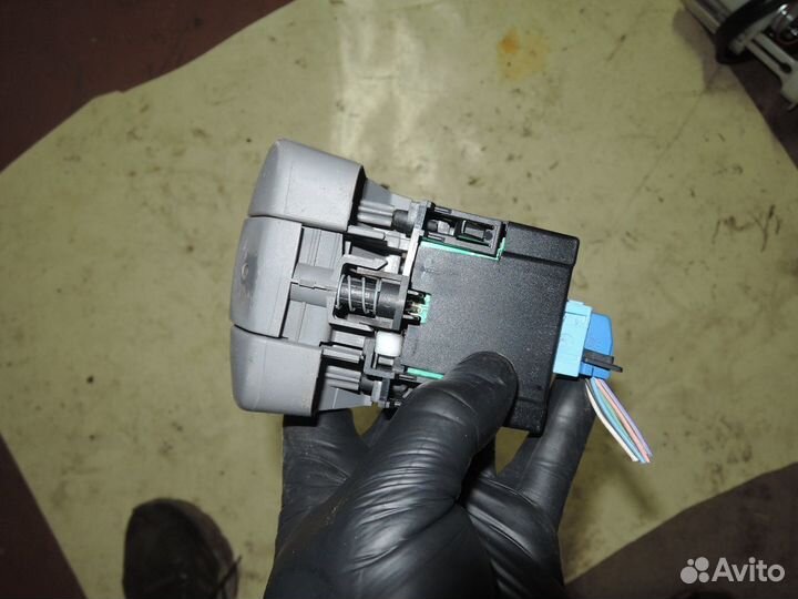 Кнопка стояночного тормоза Renault Scenic II 03-09