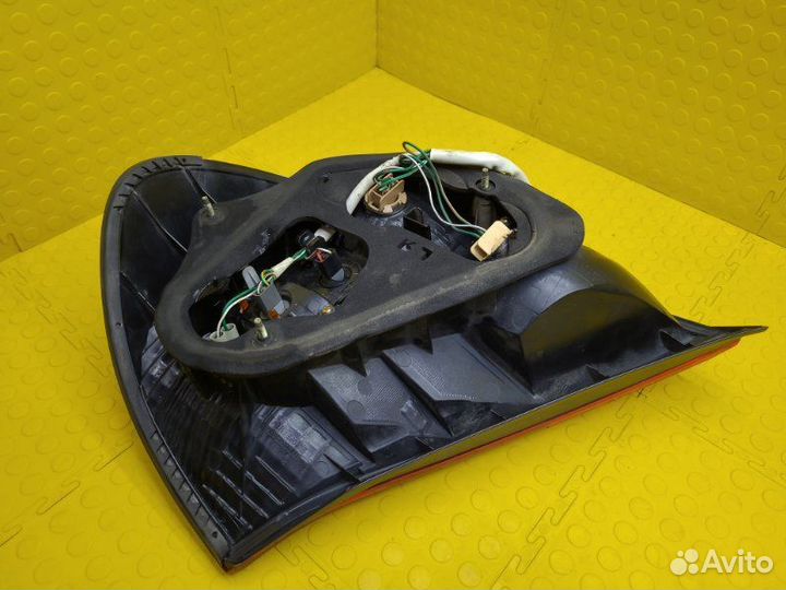 Фонарь задний левый Toyota Camry V30 2001-2003