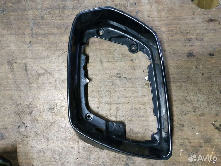 Рамка зеркала левый Genesis G80