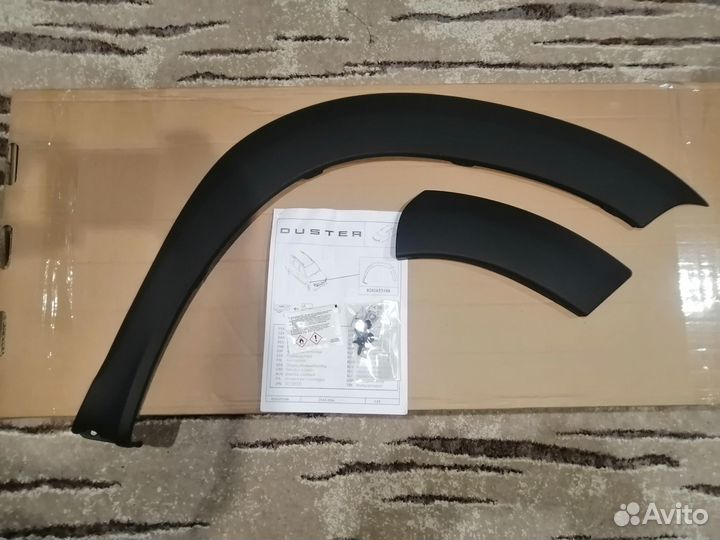 Новая накладка крыла передня правая Renault Duster