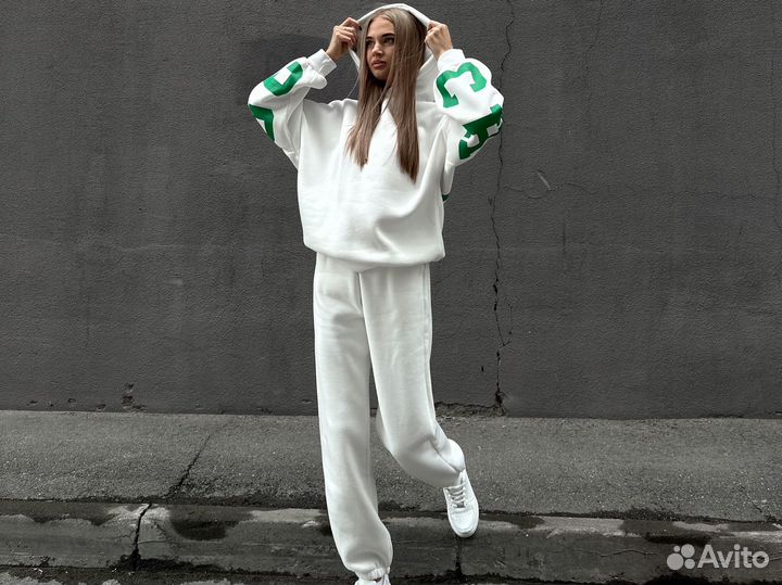 Спортивный костюм женский