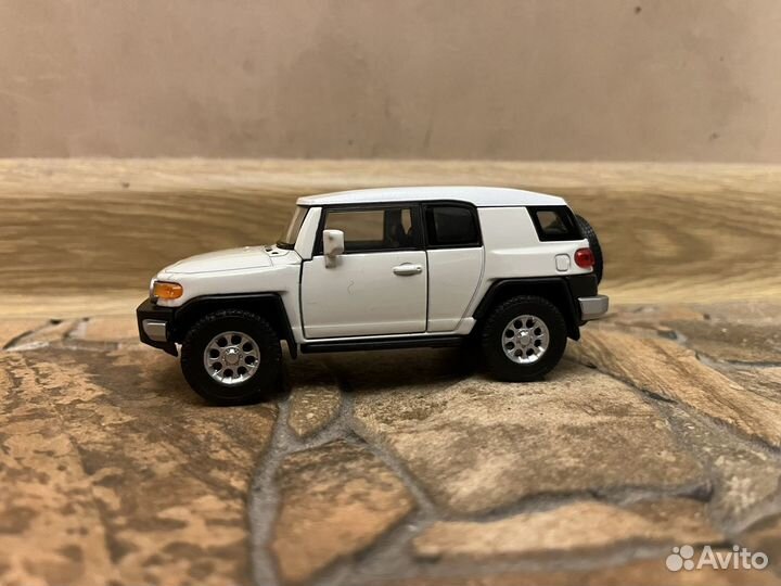 Машинка toyota FJ cruiser