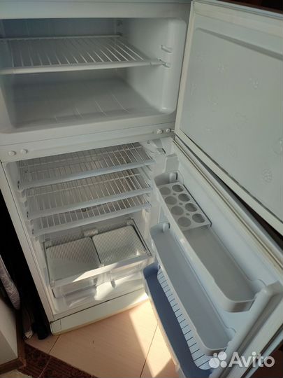 Холодильник indesit в рабочем состоянии